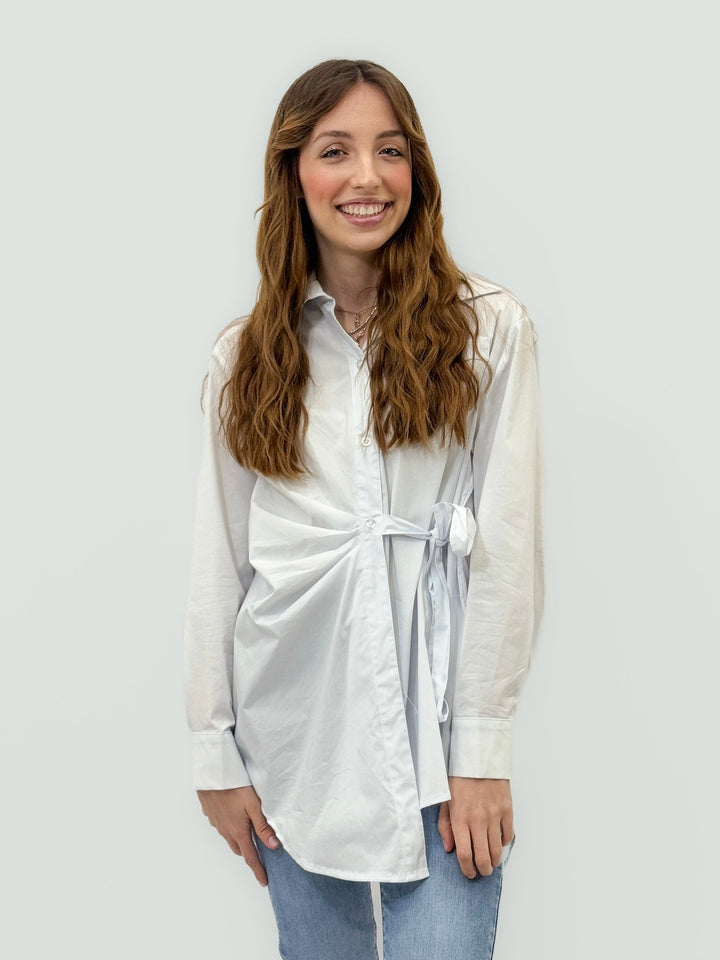 White Yana long shirt by Emma & Rose Cape Town with side knot detail, casual camicie style, shown on a model.