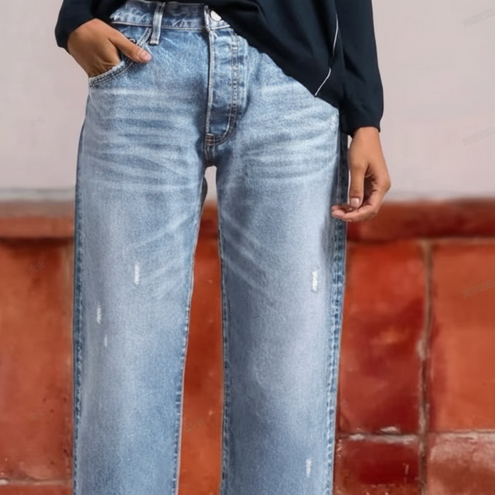 Emma & Rose Cape Town Aberjean™ retro cropped straight jeans in classic blue, shown on a model with a casual fit.