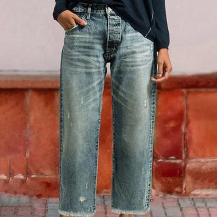 Emma & Rose Cape Town Aberjean™ retro cropped straight jeans in classic blue, displayed on a model.