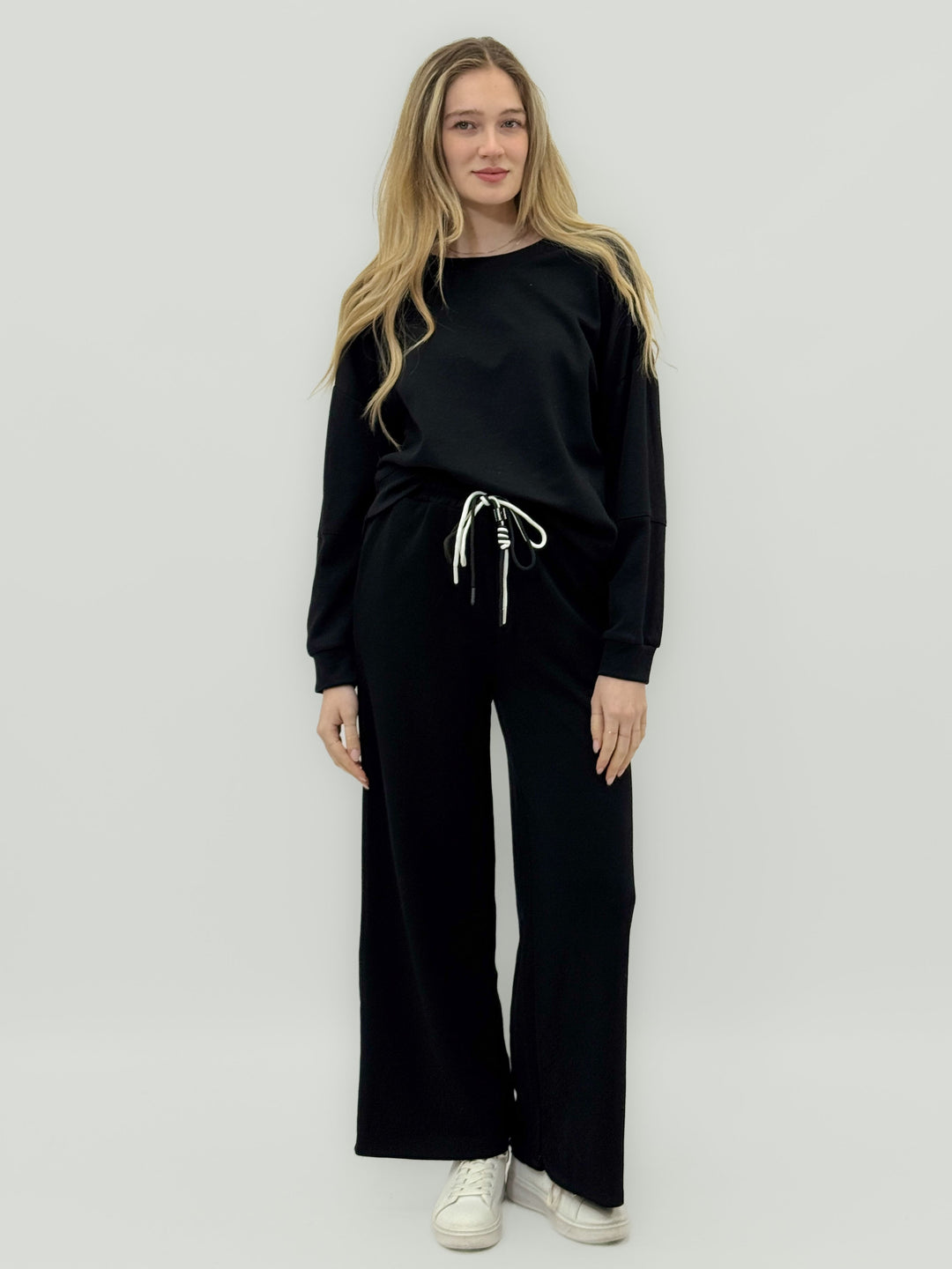 Black Una™ Complete Minimal Hoodie Trousers by Emma & Rose Cape Town, featuring sleek, comfortable design with minimalist style.