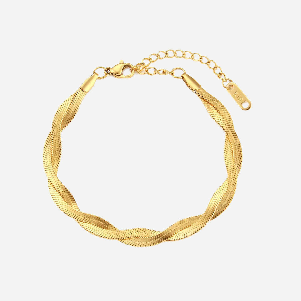 Emma & Rose Cape Town Madiorelle™ twisted 18k gold armband featuring elegant, handcrafted jewelry design with polished finish.
