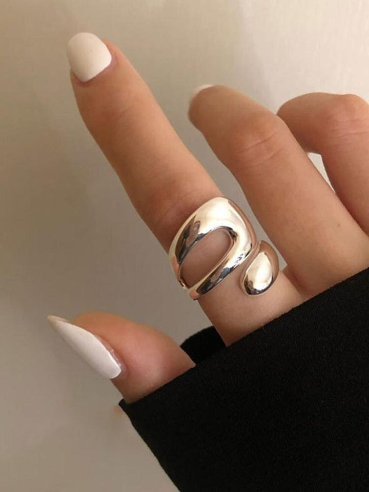 Elegant adjustable Vanessa™ ring by Emma & Rose Cape Town, featuring a sleek design and fine craftsmanship, shown on a white background.