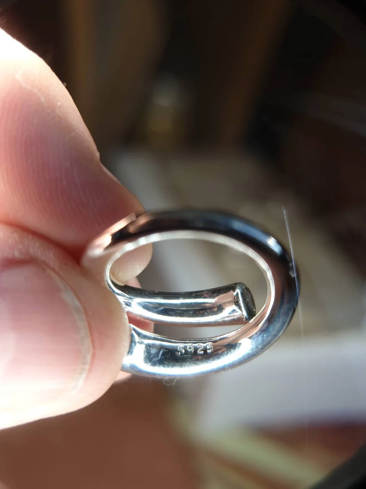 Emma & Rose Cape Town Vanessa™ elegant adjustable ring featuring a sleek band and minimalist design.