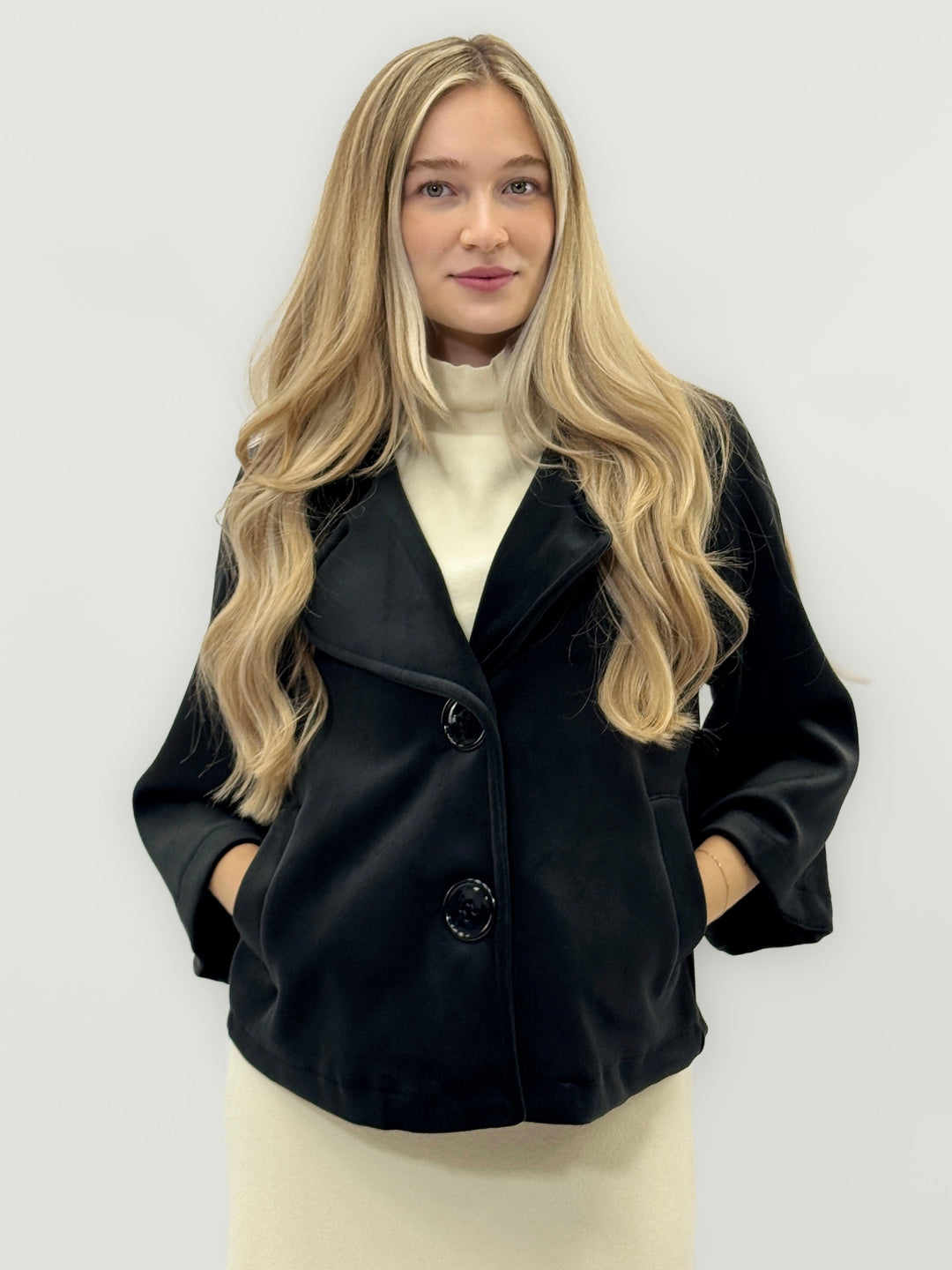Emma & Rose Cape Town Hanneke short brown jacket with soft, luxurious fabric and a smooth effect, stylish and cozy.