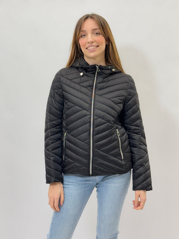 Emma & Rose Cape Town Karina hooded puffer jacket in lilac, stylish winter giacca with a cozy hood and quilted design.