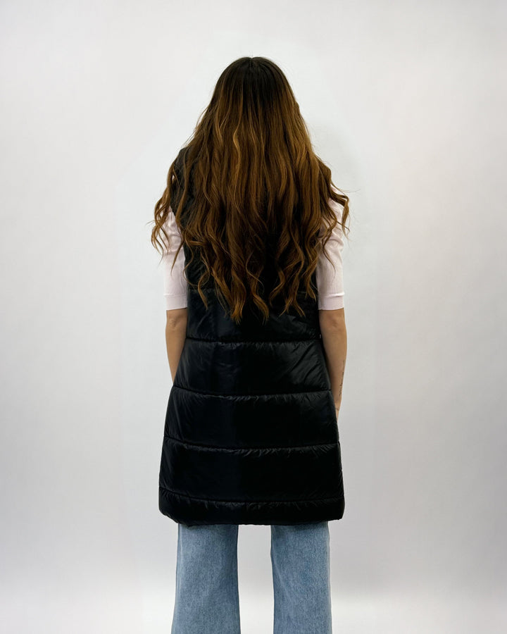 Emma & Rose Cape Town Jolien™ hooded puffer gilet, lightweight quilted jacket with hood, stylish winter outerwear for women.