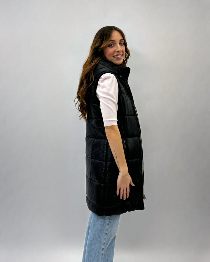 Emma & Rose Cape Town Jolien™ hooded puffer gilet, lightweight quilted jacket with hood, in a stylish puffer design.