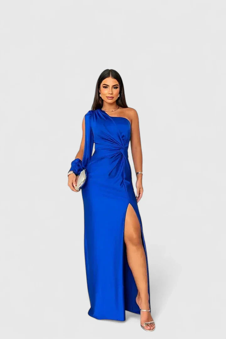Emma & Rose Cape Town Saryxiah™ elegant green maxi dress, flowy fabric with a fitted bodice and full-length skirt, perfect for formal wear.