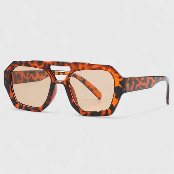 Emma & Rose Cape Town Zhaylinn™ elegant sunglasses with leopard and champagne-colored frames, stylish and sophisticated.