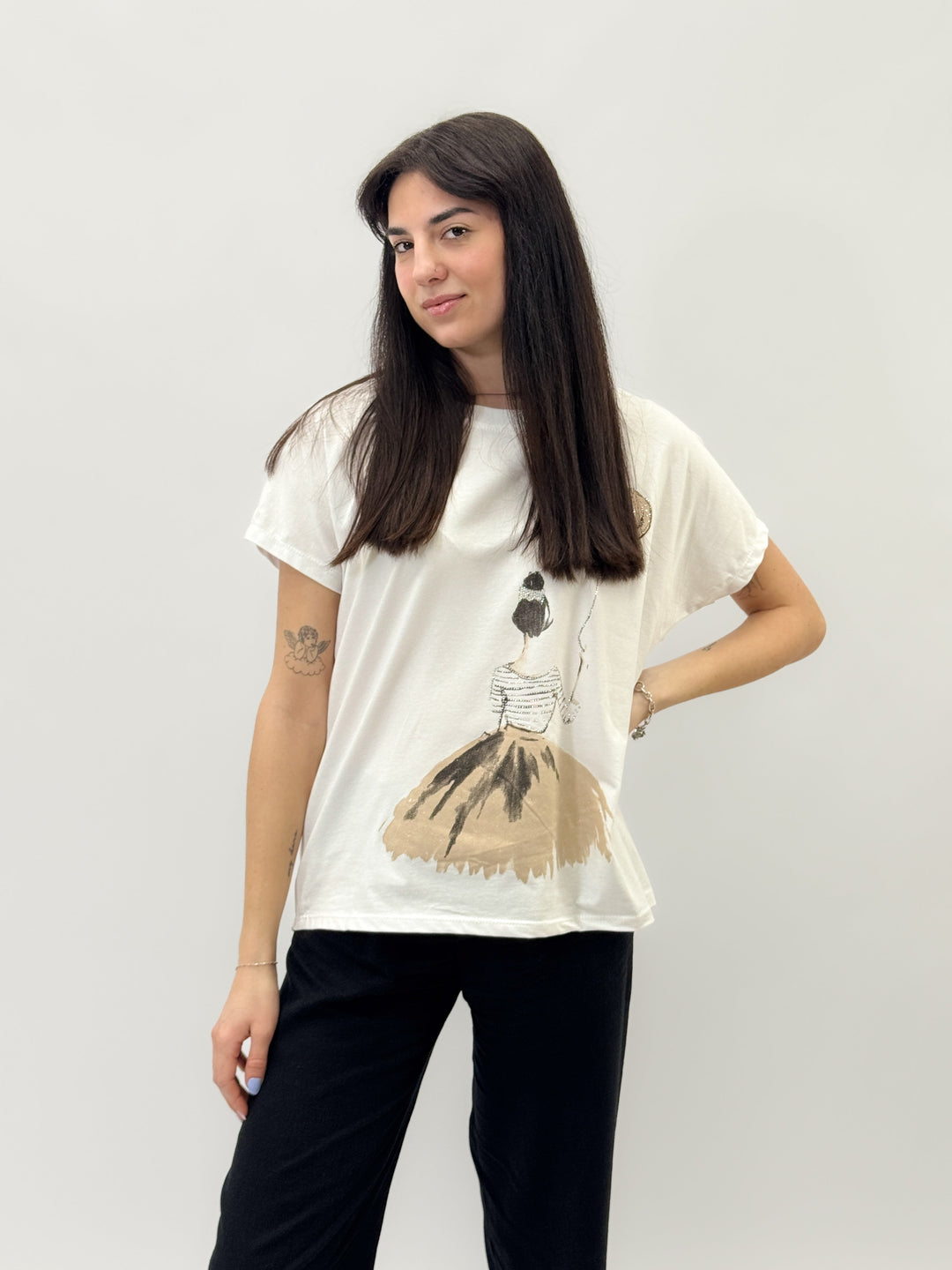 Beige Fenna™ Emma & Rose Cape Town comfortable fit T-shirt with printed design, soft knit maglieria fabric, casual style.