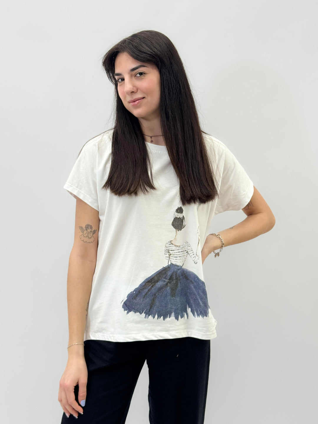 Beige Imke™ Emma & Rose Cape Town comfortable fit T-shirt with printed design, casual maglieria style, soft and relaxed fit.