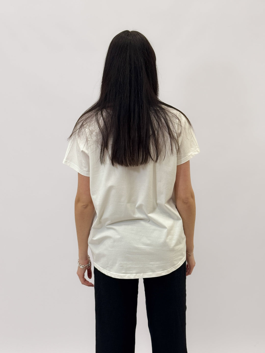 Emma & Rose Cape Town Greer comfortable fit T-shirt with bulldog print, casual maglieria top for everyday wear.