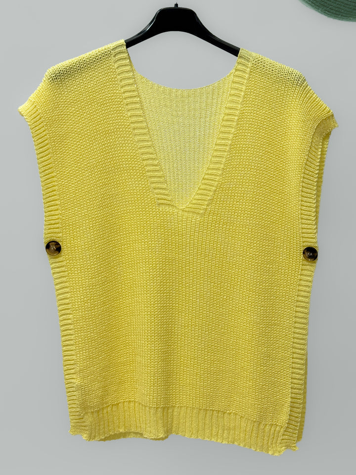 Green oversized knitted gilet for women by Chantelle™ from Emma & Rose Cape Town, featuring a cozy, chunky knit design.