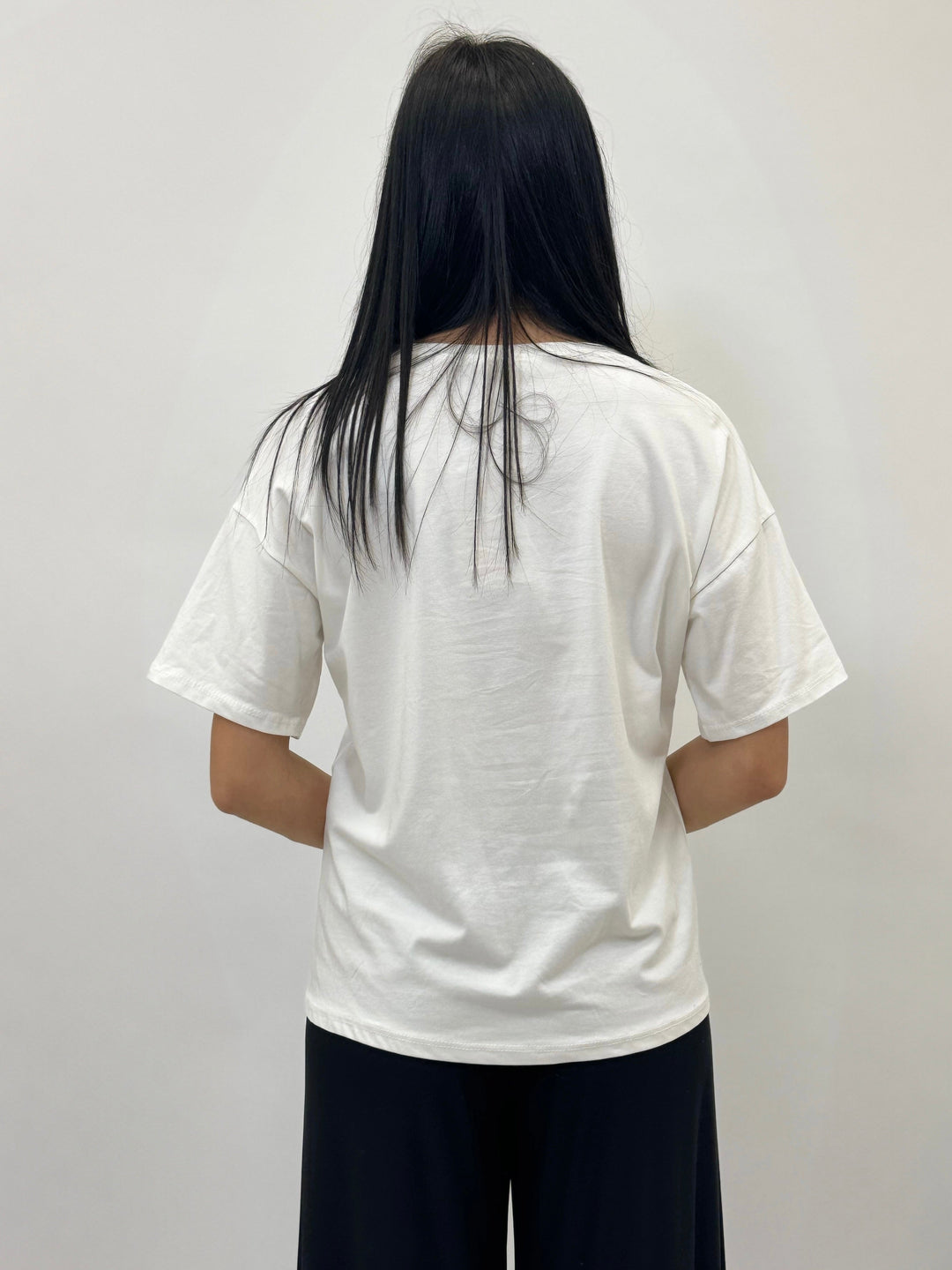Emma & Rose Cape Town Delia™ printed oversized T-shirt, soft maglieria fabric with colorful graphic design, relaxed fit.
