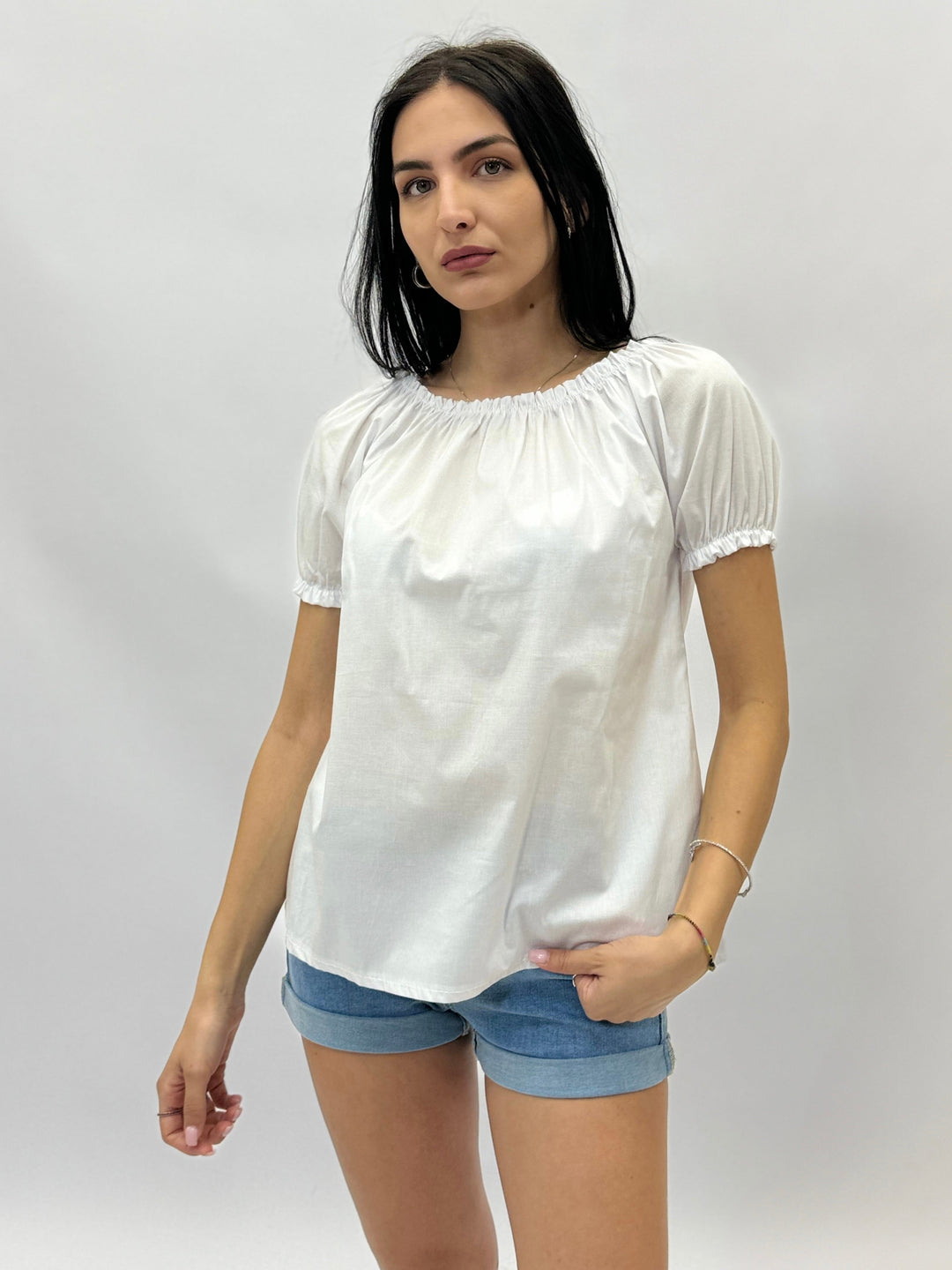 Emma & Rose Cape Town Charlize solid color balloon top in white, soft knit maglieria with a relaxed fit and balloon sleeves.