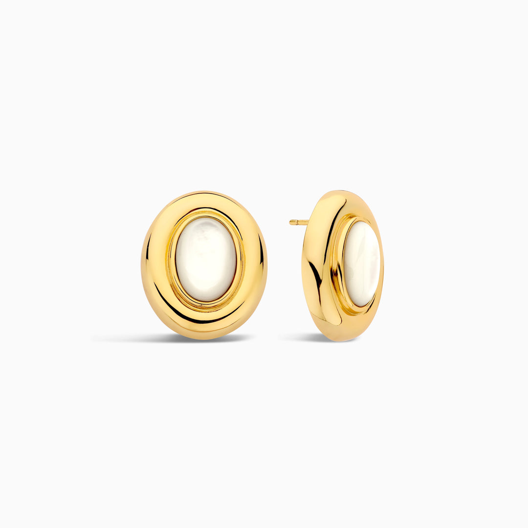Emma & Rose Cape Town Ameliyana™ 18k gold stud earrings with a sleek, minimalist design, perfect for everyday wear.