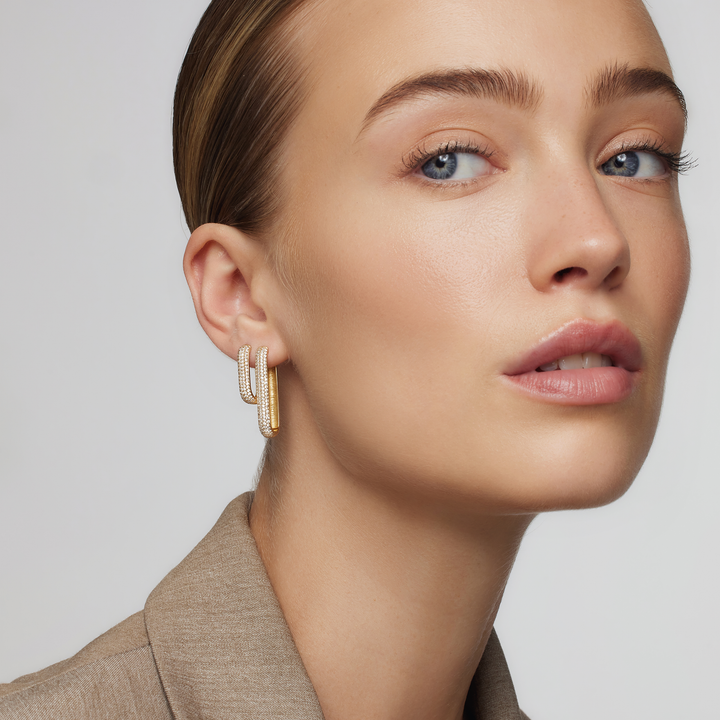 Emma & Rose Cape Town Arizaleth 18k gold earrings featuring elegant ohrring design with polished gold finish.