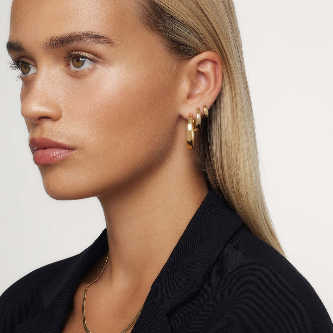 Emma & Rose Cape Town Marisette™ 18k gold earrings, elegant gold hoop earrings with intricate detailing.