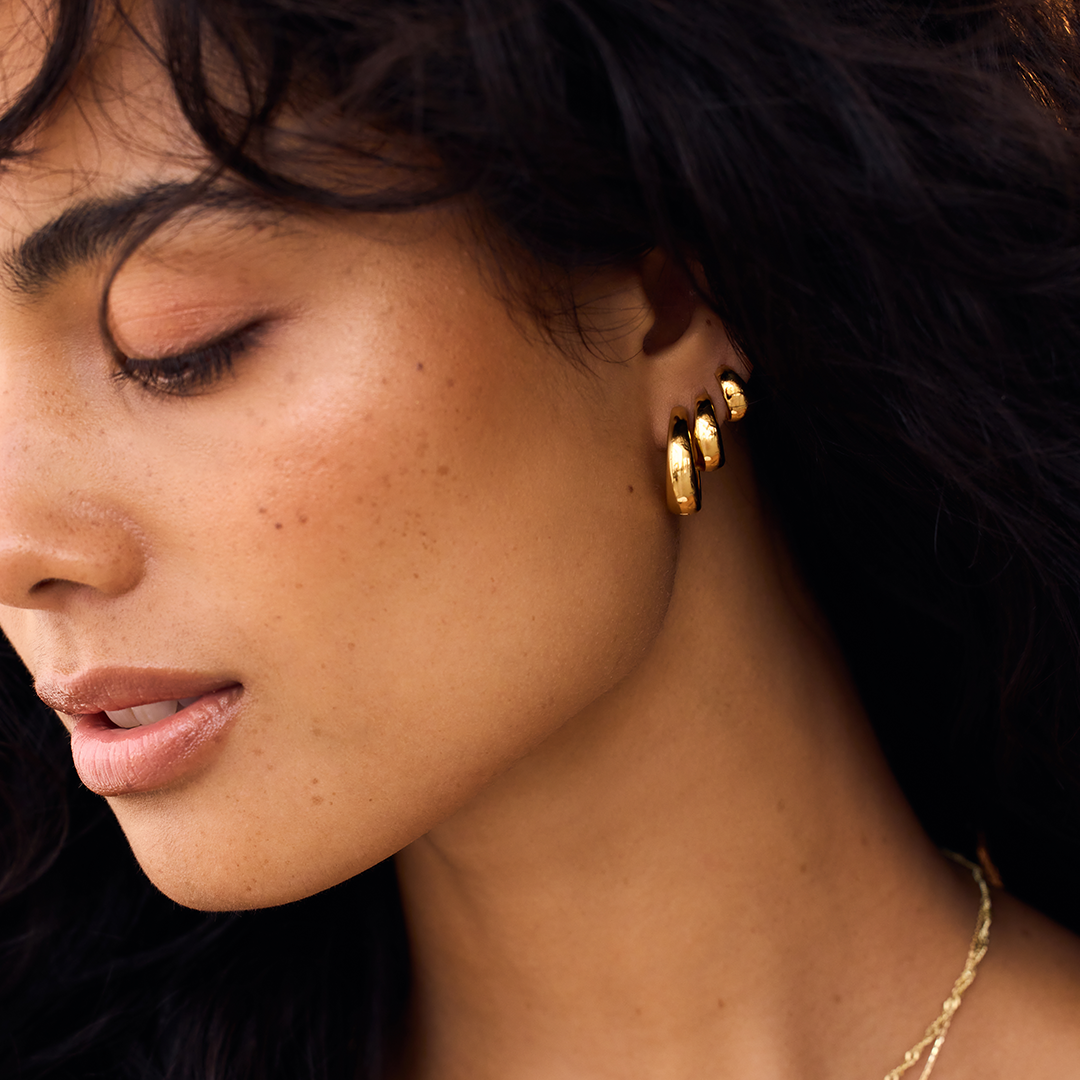 Emma & Rose Cape Town Rhaquellee™ 14k gold earrings, delicate hoop earrings with a polished finish, displayed on a white background.