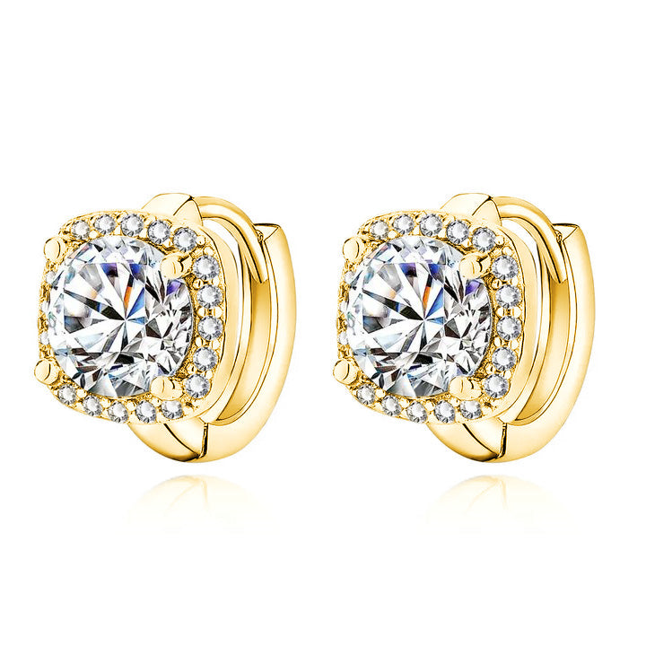 Emma & Rose Cape Town Tinamariel™ diamond earrings in 18k gold, close-up of elegant gold earrings with sparkling diamonds.