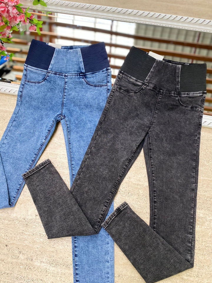High-waisted push-up jeggings for women by Emma & Rose Cape Town, showing fitted denim pants with a high waist and stretch fit.
