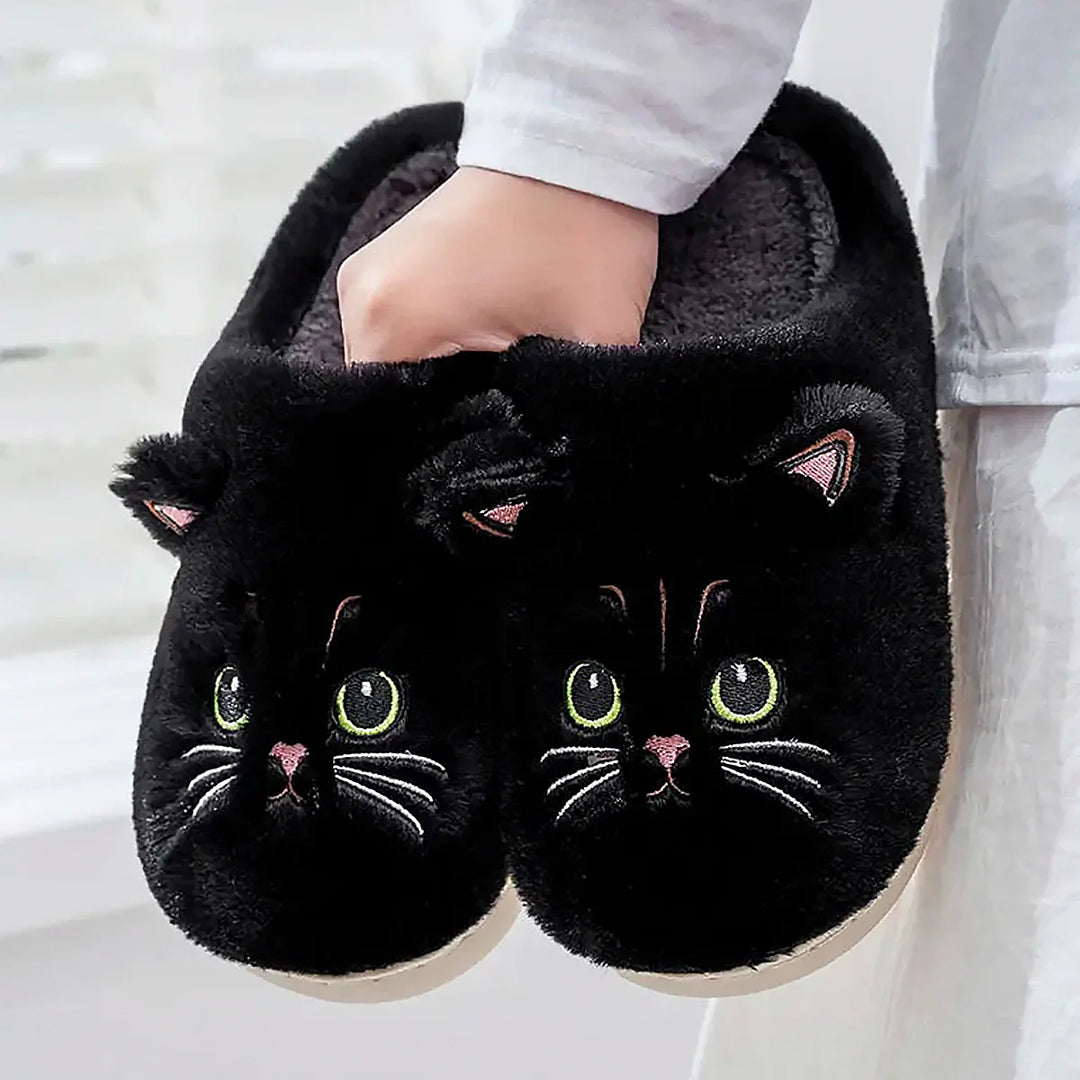 Emma & Rose Cape Town Ingrid™ soft cat slippers in white, cozy pantoufles douces chaton for comfort and warmth.