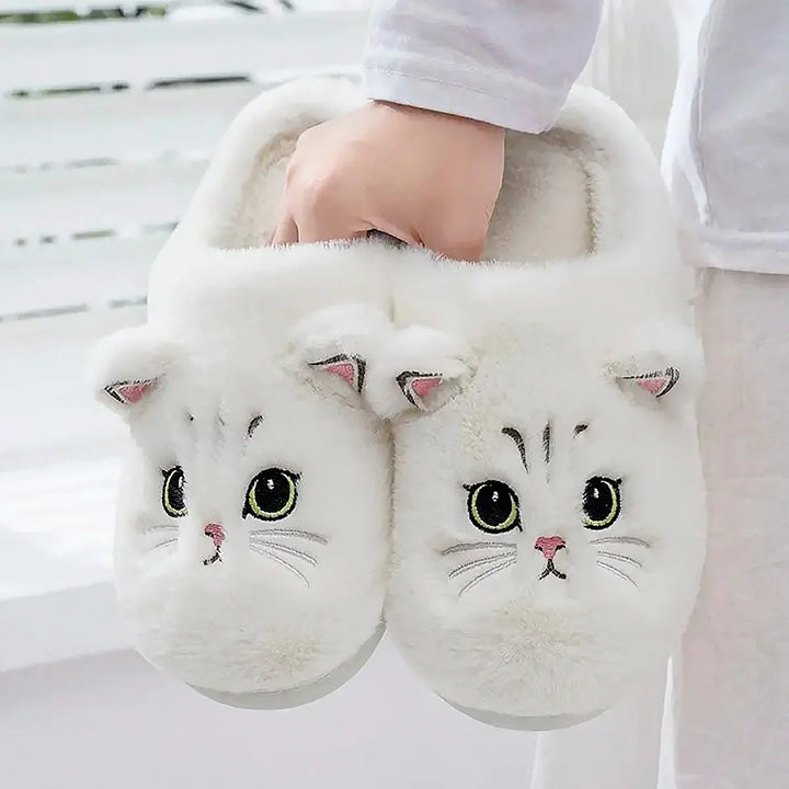 Emma & Rose Cape Town Ingrid™ soft cat slippers in white, cozy plush pantoufles douces chaton for comfortable indoor wear.