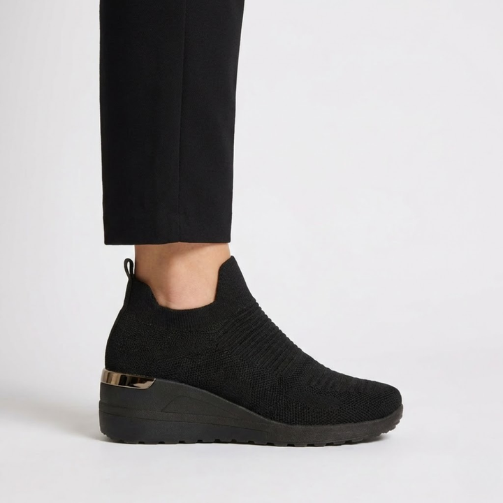 Emma & Rose Austin men's comfort shoe in pink, featuring a stylish design and cushioned sole for all-day wear.