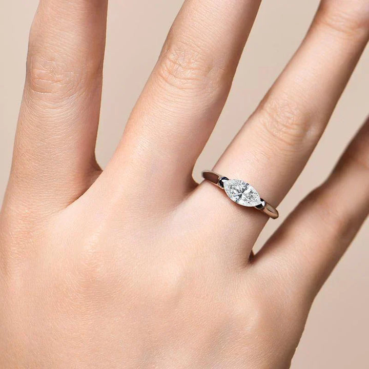 Emma & Rose Cape Town Avanirelle™ diamond ring in 18k gold with intricate band design.