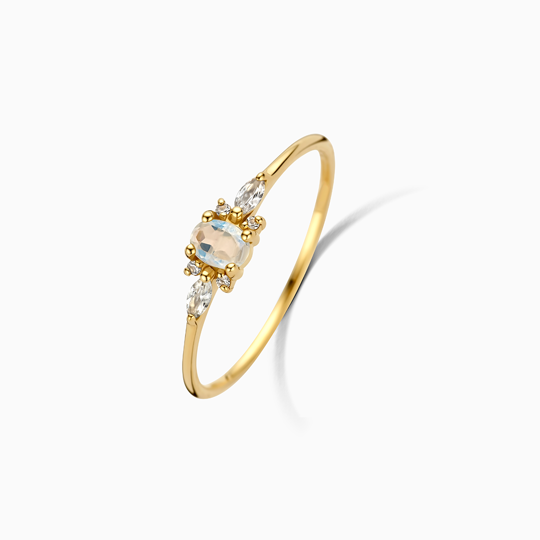 Violet diamond ring by Emma & Rose Cape Town featuring a sparkling violet diamond set on a elegant ring band