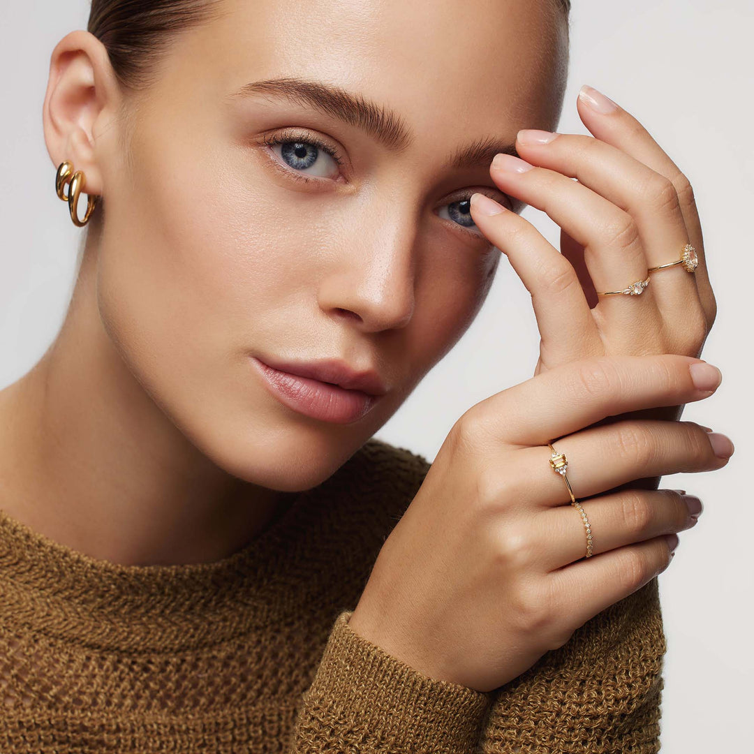 Lioravelle violet diamond ring by Emma & Rose Cape Town featuring a stunning violet gemstone and elegant band.