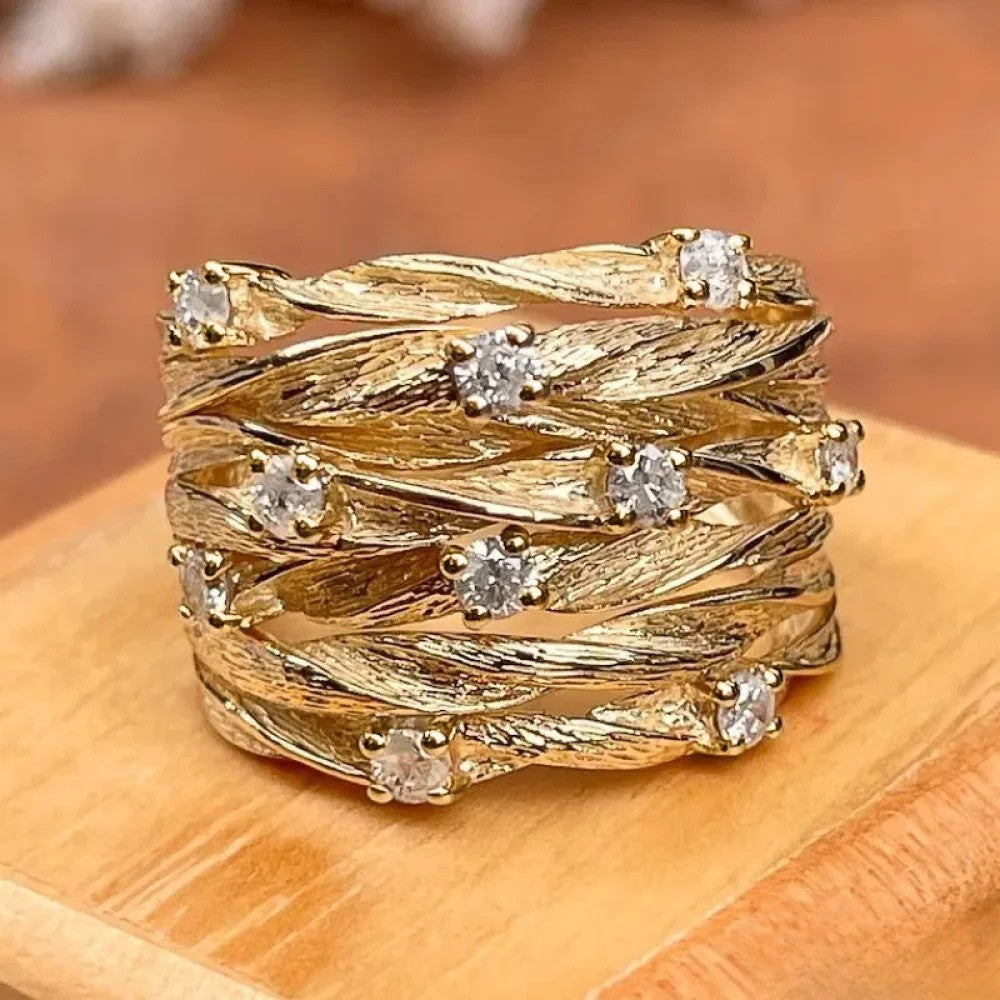 Emma & Rose Cape Town Daniëlle™ Classic Gold Ring, close-up of the elegant gold ring with intricate design on a white background.