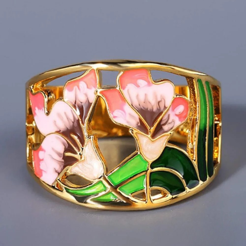 Emma & Rose Cape Town Retro™ gold enamel flower ring, featuring vibrant floral design and elegant craftsmanship.