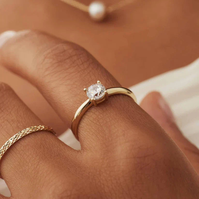 Emma & Rose Cape Town Catherisse™ 18k gold ring with elegant band and intricate design, showcasing fine craftsmanship.