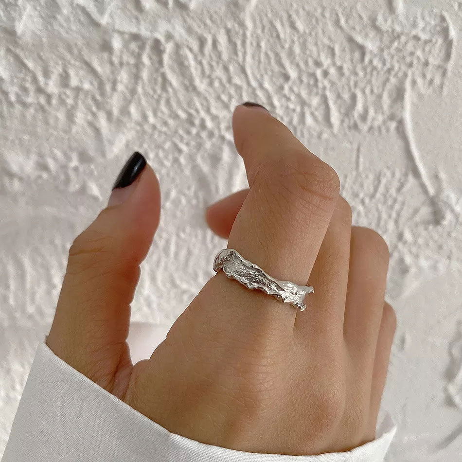 Emma & Rose Cape Town Melisaria™ 18k gold ring with adjustable band, featuring a delicate, elegant design.