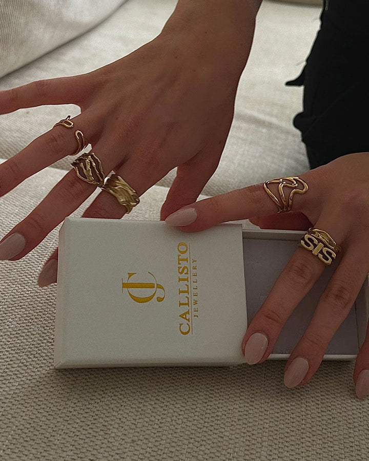 Emma & Rose Cape Town Jaylinette™ Big Ring in 18k gold, close-up of the stylish gold ring with intricate design.