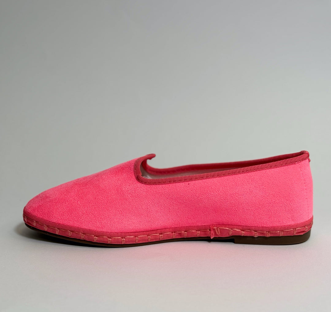 Black Delia™ Friulane slippers by Emma & Rose Cape Town, showcasing soft luxurious fabrics and elegant slip-on design.