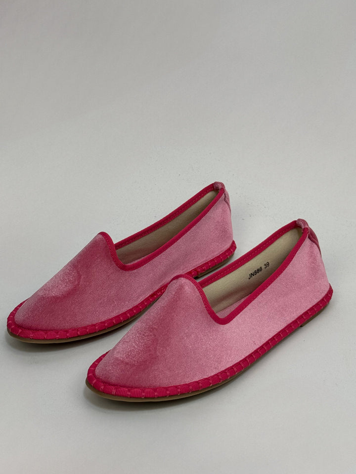 Black Viviane™ Emma & Rose Cape Town scarpe with soft luxurious fabrics and Friulane border detail.