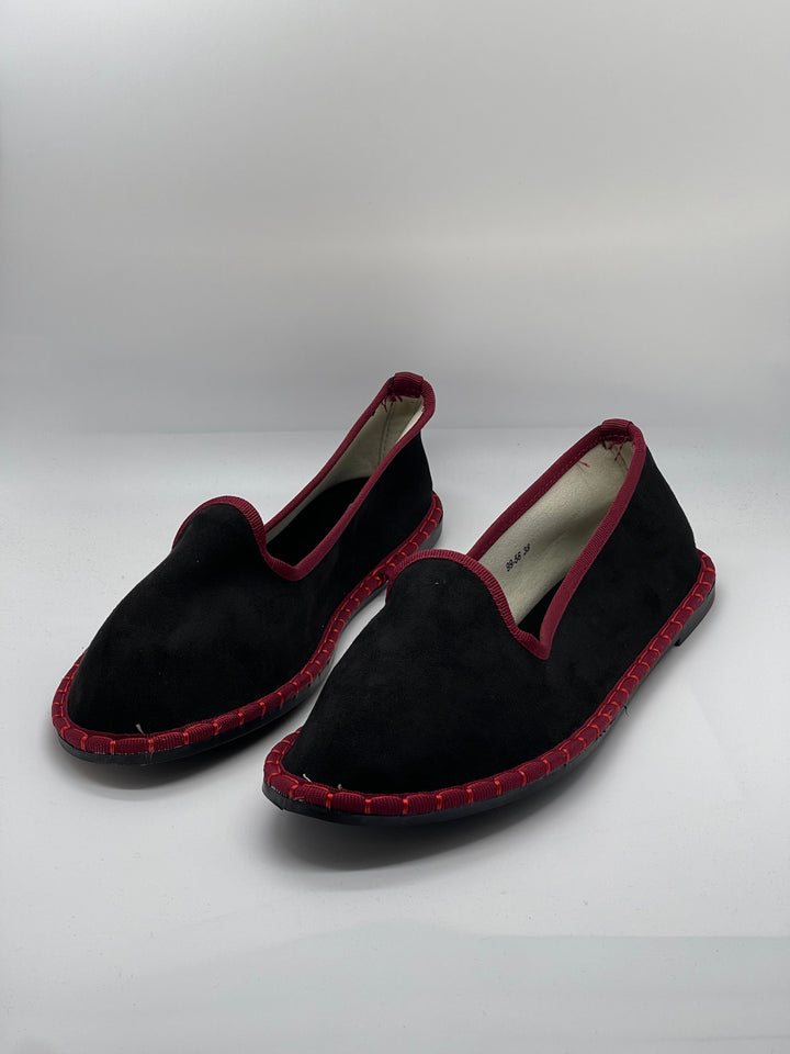 Black Emma & Rose Cape Town Viviane™ scarpe with soft luxurious fabrics and Friulane border design.