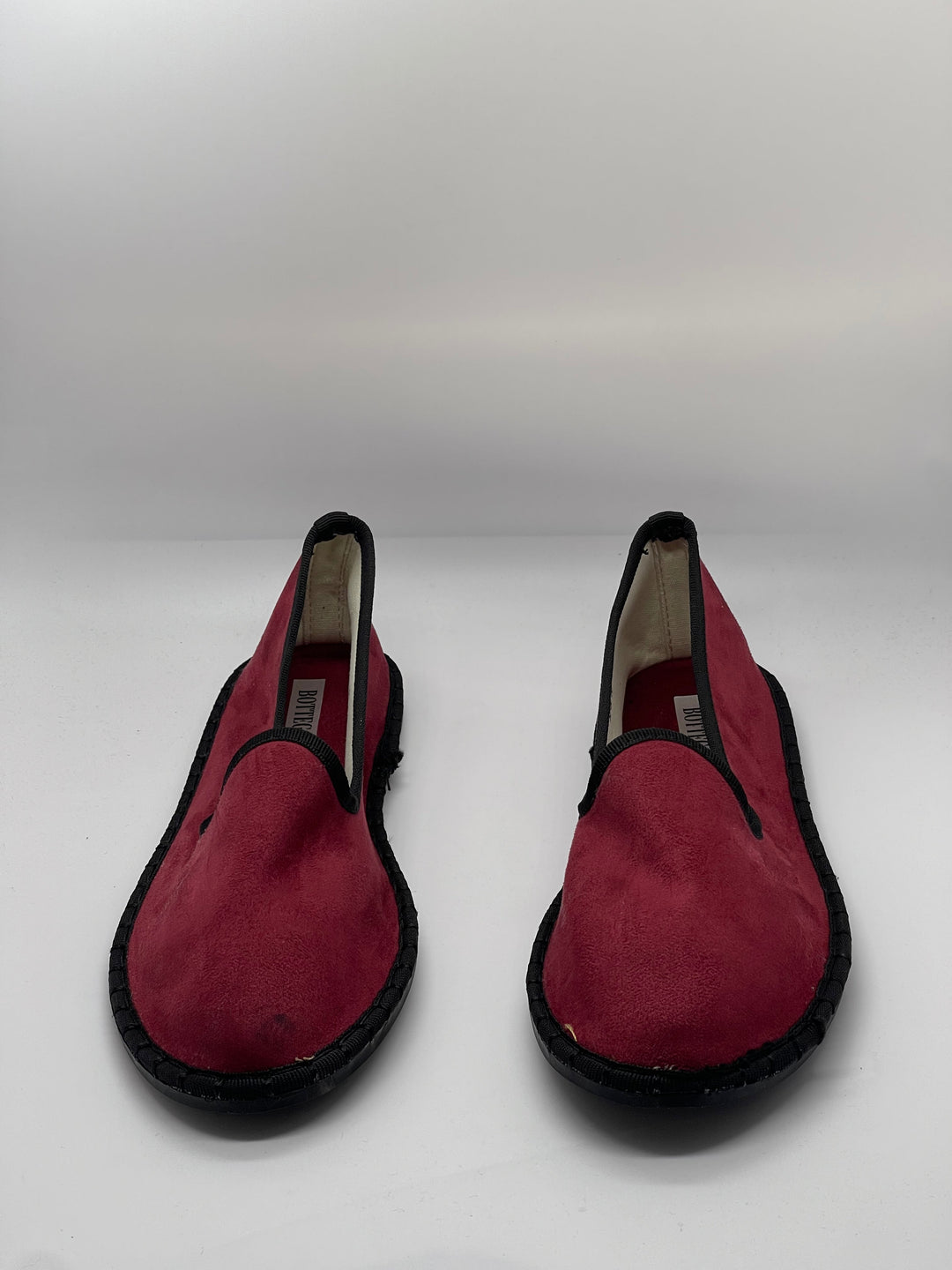 Black Viviane™ scarpe by Emma & Rose Cape Town featuring soft luxurious fabrics and a Friulane border design.