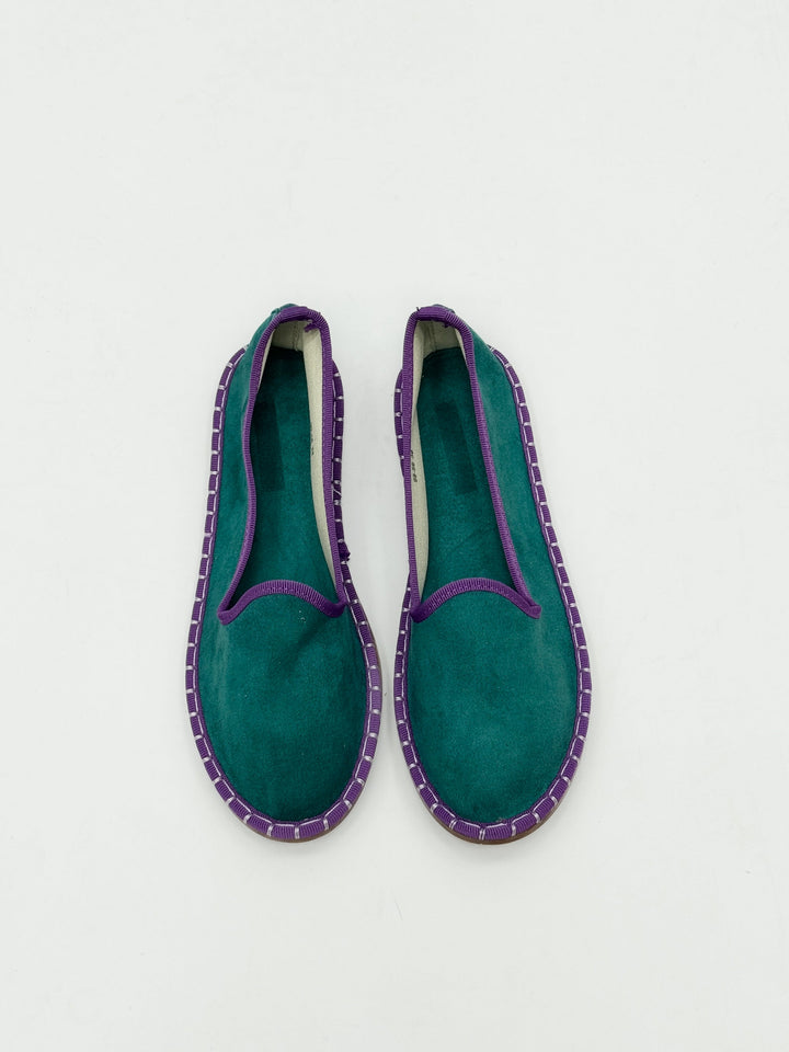 Black Viviane™ scarpe by Emma & Rose Cape Town featuring soft luxurious fabrics and a Friulane border design.