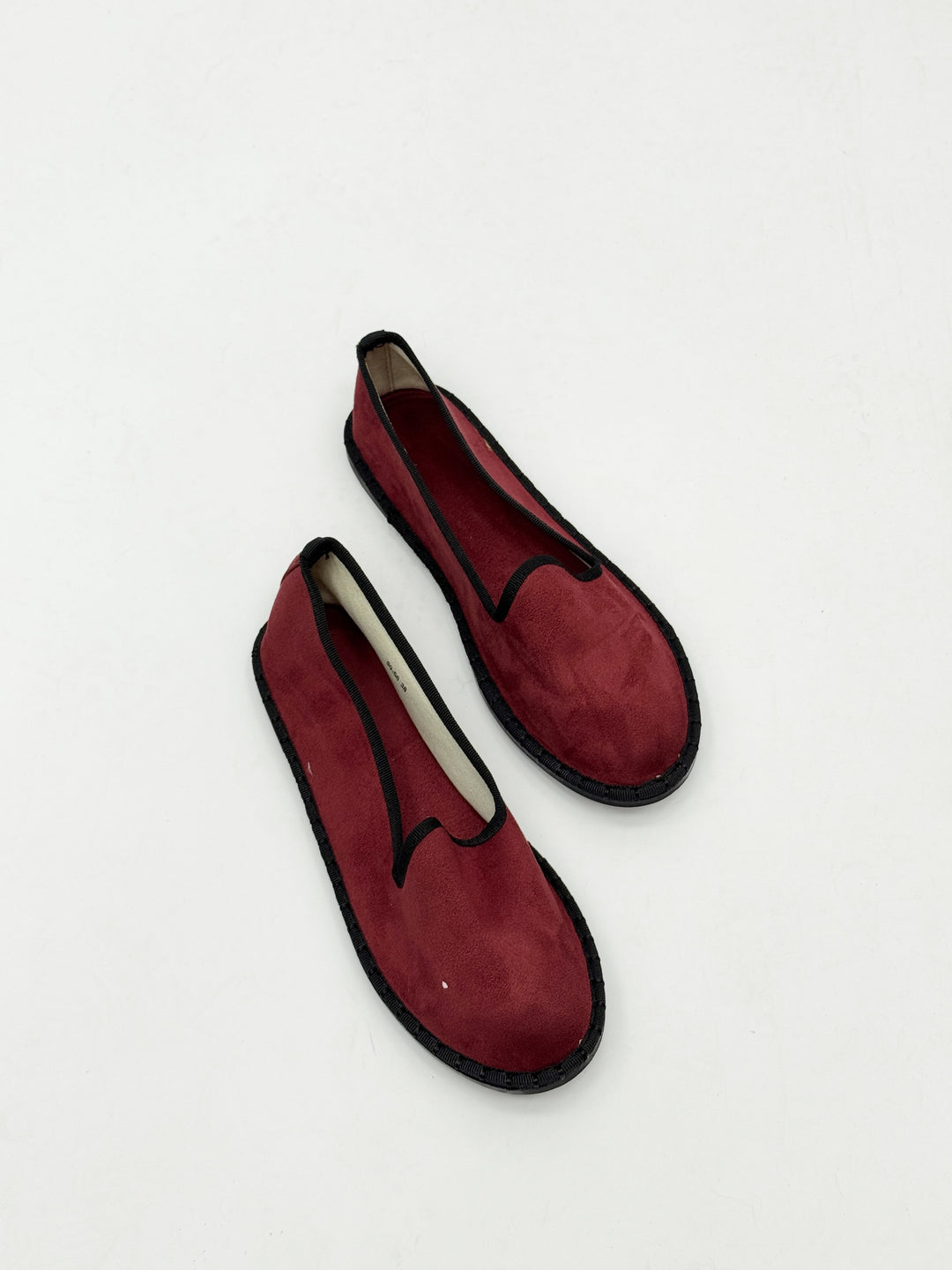 Black Viviane™ scarpe by Emma & Rose Cape Town featuring soft luxurious fabrics and a stylish Friulane border.
