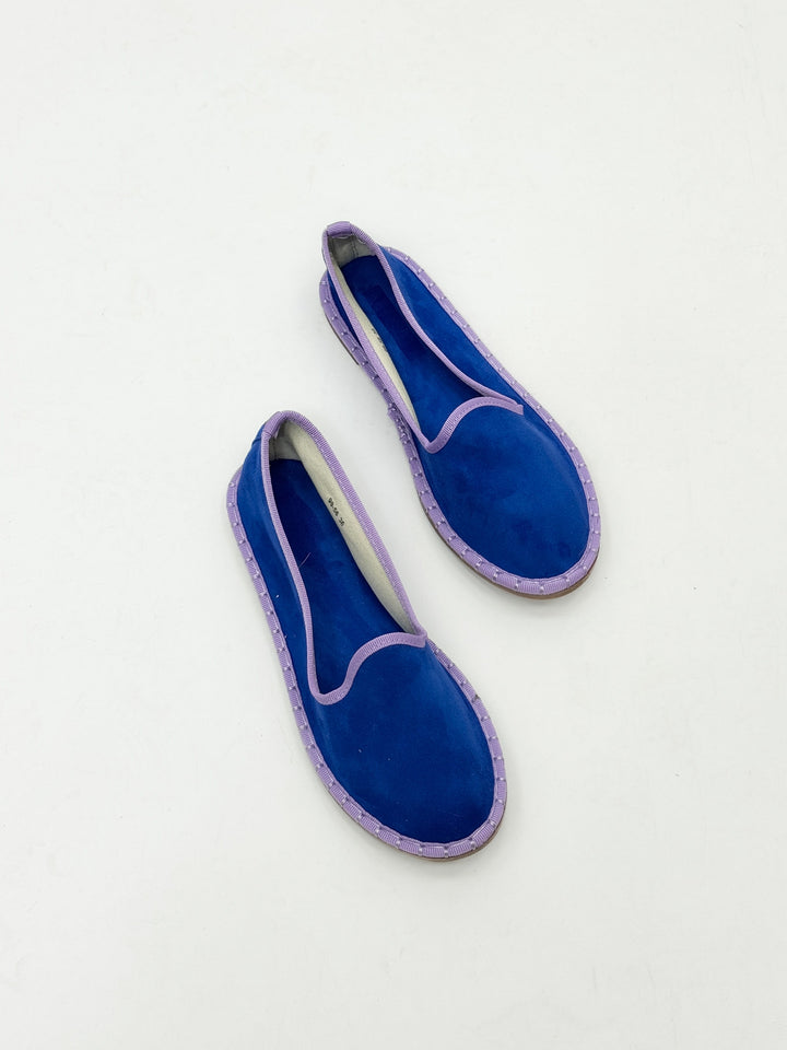Black Viviane™ scarpe by Emma & Rose Cape Town featuring soft luxurious fabrics and Friulane border design.