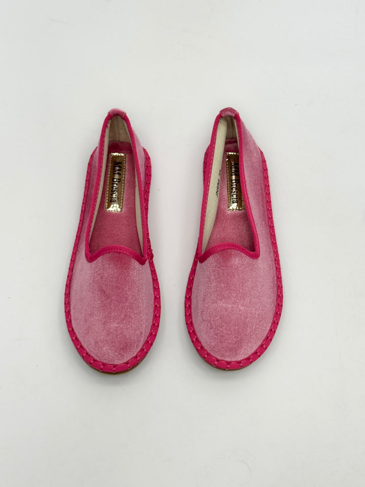 Black Viviane™ scarpe by Emma & Rose Cape Town featuring soft luxurious fabrics and a Friulane border design.