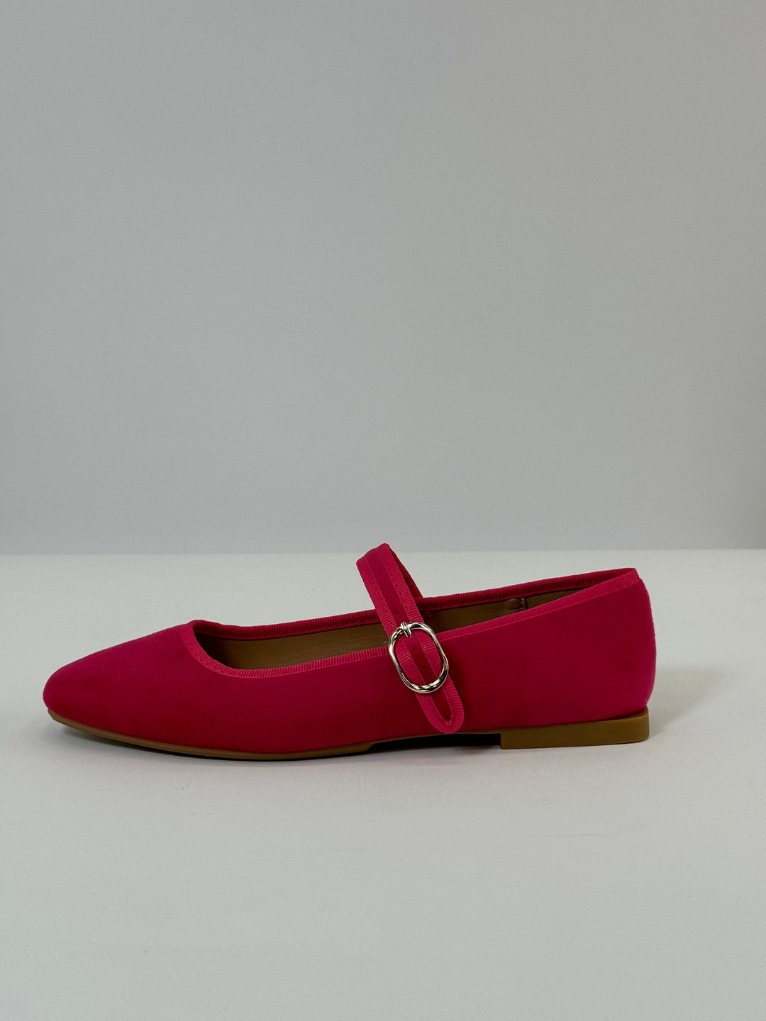 Black Yolande™ ballet flats with strap by Emma & Rose Cape Town, showcasing stylish slip-on shoes with a comfortable fit.