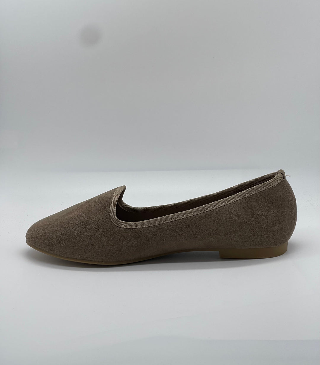 Black Zoë™ Friulane heel shoes by Emma & Rose Cape Town, showcasing elegant slip-on footwear with a comfortable heel.
