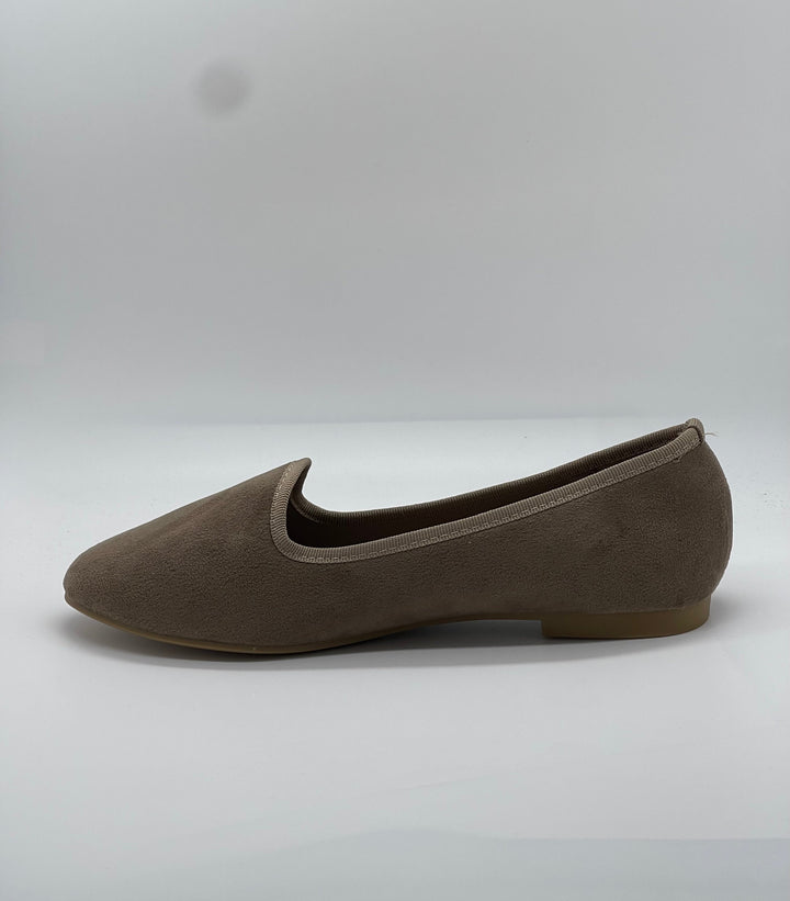 Black Zoë™ Friulane heel shoes by Emma & Rose Cape Town, showcasing elegant slip-on footwear with a comfortable heel.