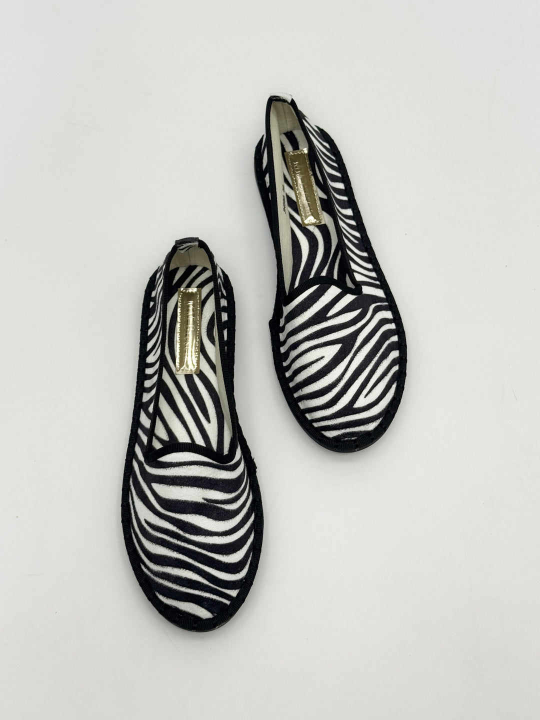 Willemien™ animal print Friulane slippers from Emma & Rose Cape Town with soft, luxurious fabrics and slip-on style.