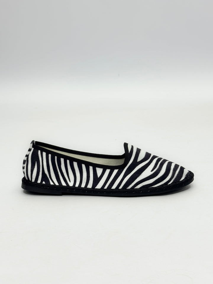 Emma & Rose Cape Town Willemien animal print Friulane slippers made from soft, luxurious fabrics, featuring a spotted pattern and slip-on design.