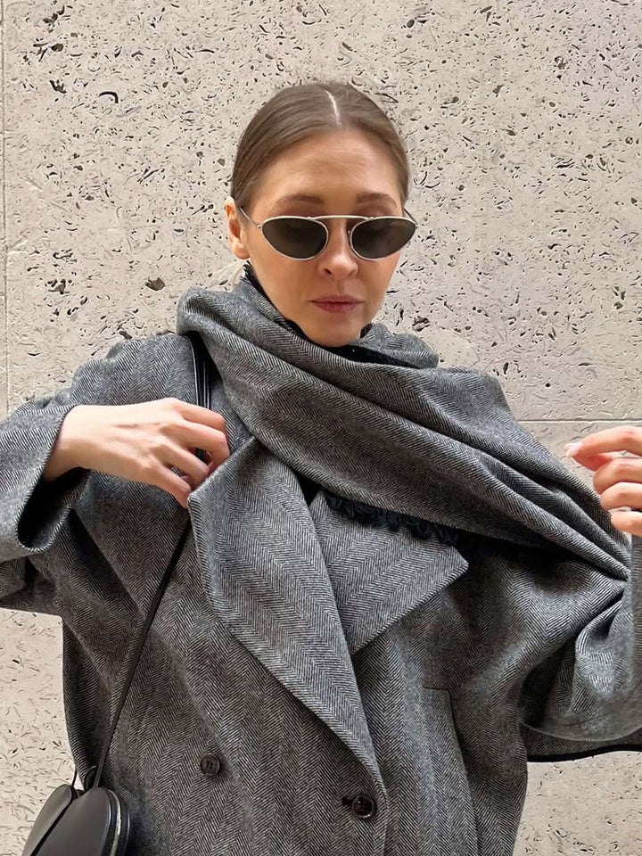 Black Navaya Luxe sunglasses by Emma & Rose Cape Town featuring stylish frame and tinted lenses for a sophisticated look.